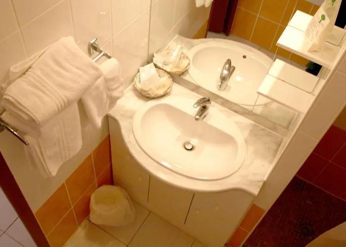 Logis - Du Pastel - 3 Etoiles Et Restaurant فندق