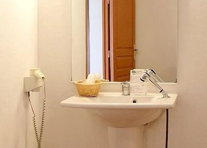 Logis - Du Pastel - 3 Etoiles Et Restaurant Hotel 3*