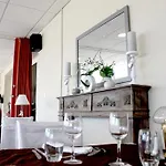 Logis - Du Pastel - 3 Etoiles Et Restaurant 3* Nailloux