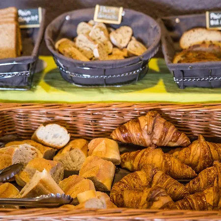 מלון Logis - Du Pastel - 3 Etoiles Et Restaurant Nailloux