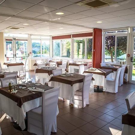 Logis - Du Pastel - 3 Etoiles Et Restaurant מלון 3*