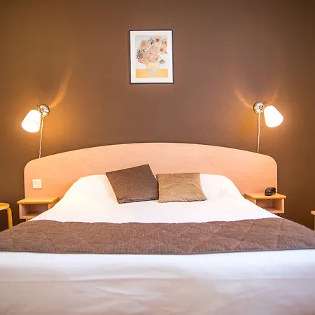 מלון Logis - Du Pastel - 3 Etoiles Et Restaurant Nailloux