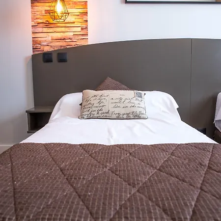 Logis - Du Pastel - 3 Etoiles Et Restaurant מלון 3*