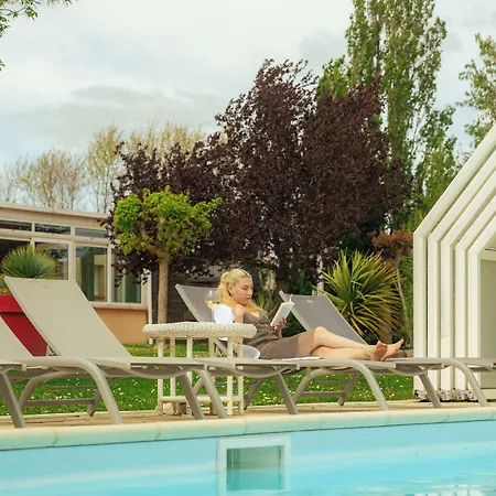 מלון Logis - Du Pastel - 3 Etoiles Et Restaurant Nailloux