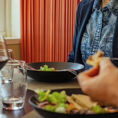 מלון Logis - Du Pastel - 3 Etoiles Et Restaurant Nailloux