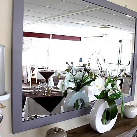 Logis - Du Pastel - 3 Etoiles Et Restaurant 3* Nailloux