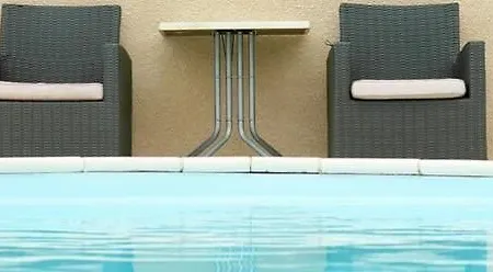 Logis - Du Pastel - 3 Etoiles Et Restaurant מלון