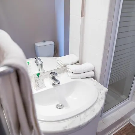 Logis - Du Pastel - 3 Etoiles Et Restaurant מלון