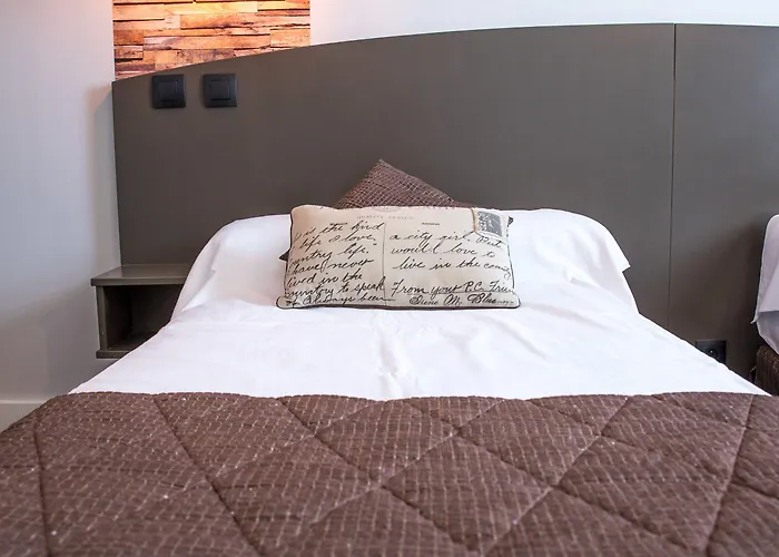 Logis - Du Pastel - 3 Etoiles Et Restaurant Hotel 3*